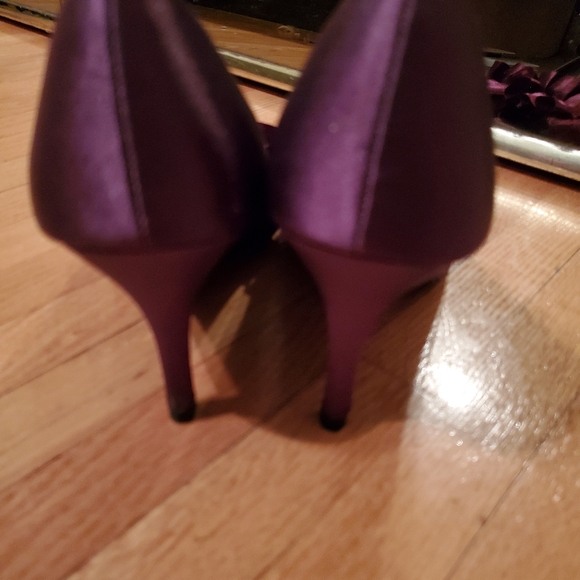 Plum color pumps - Picture 2 of 3